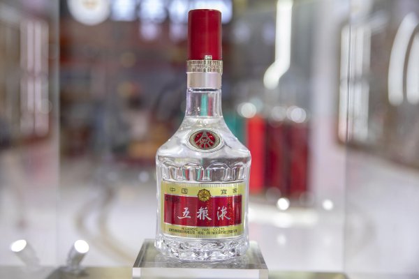 股票配资平台 五粮液普五多地停货，号召经销商收购900元以下普五，线上一瓶已跌破800元